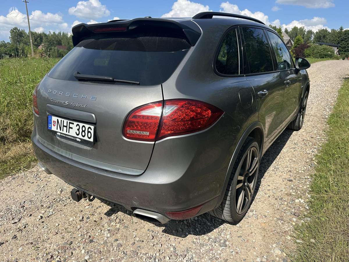 Porsche Cayenne - 2