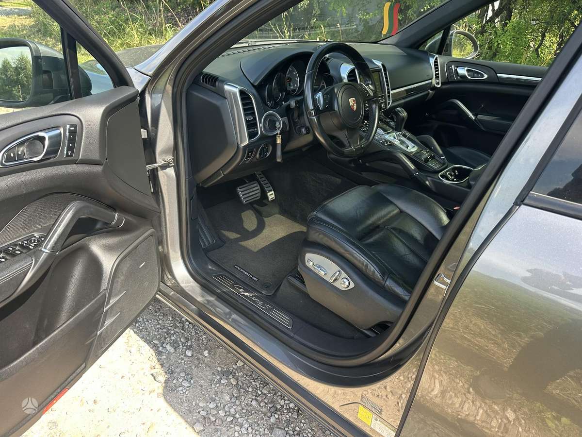 Porsche Cayenne - 5
