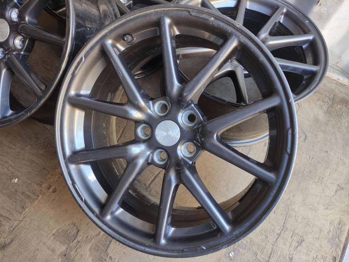 TESLA, lengvojo lydinio, R18