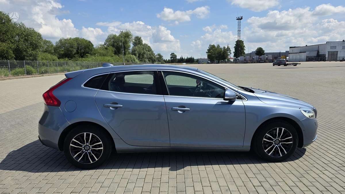Volvo V40, 2.0 l., Хэтчбек