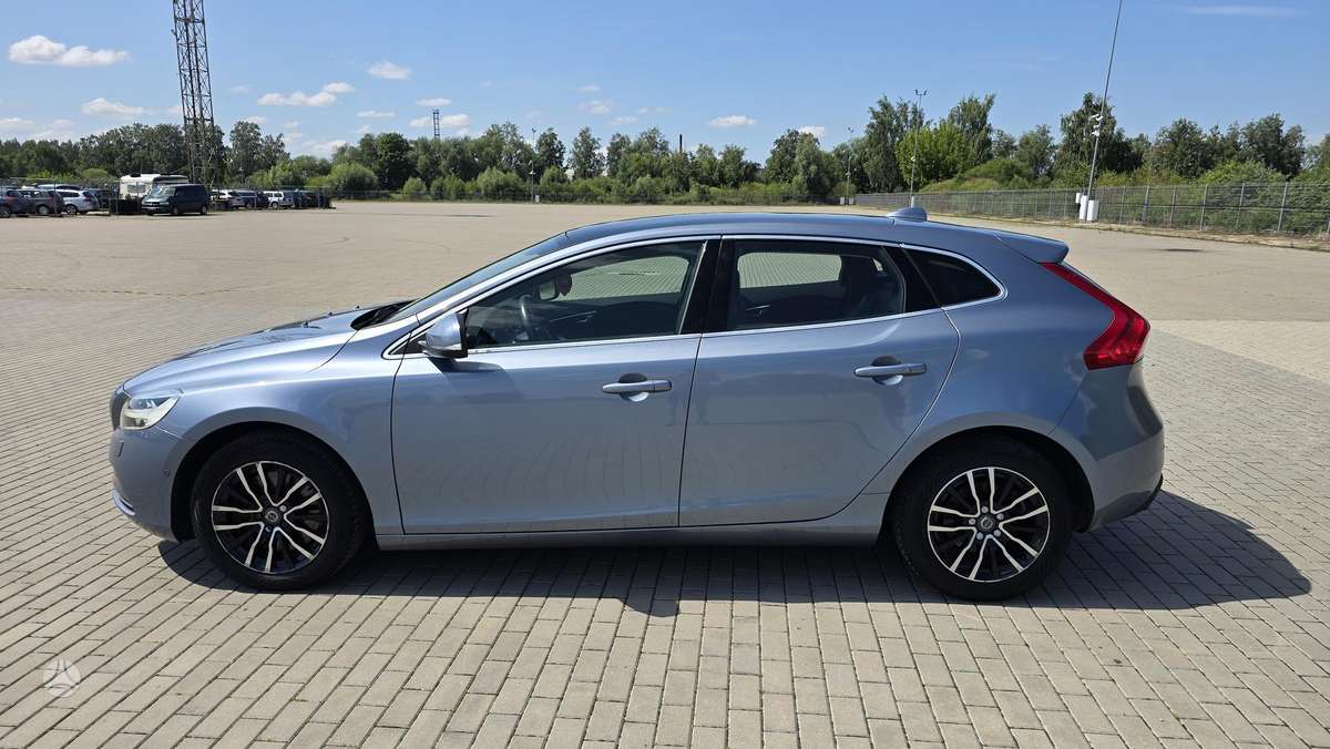 Volvo V40 - 8