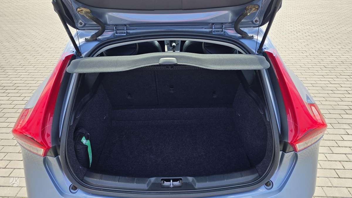 Volvo V40, 2.0 l., hatchback