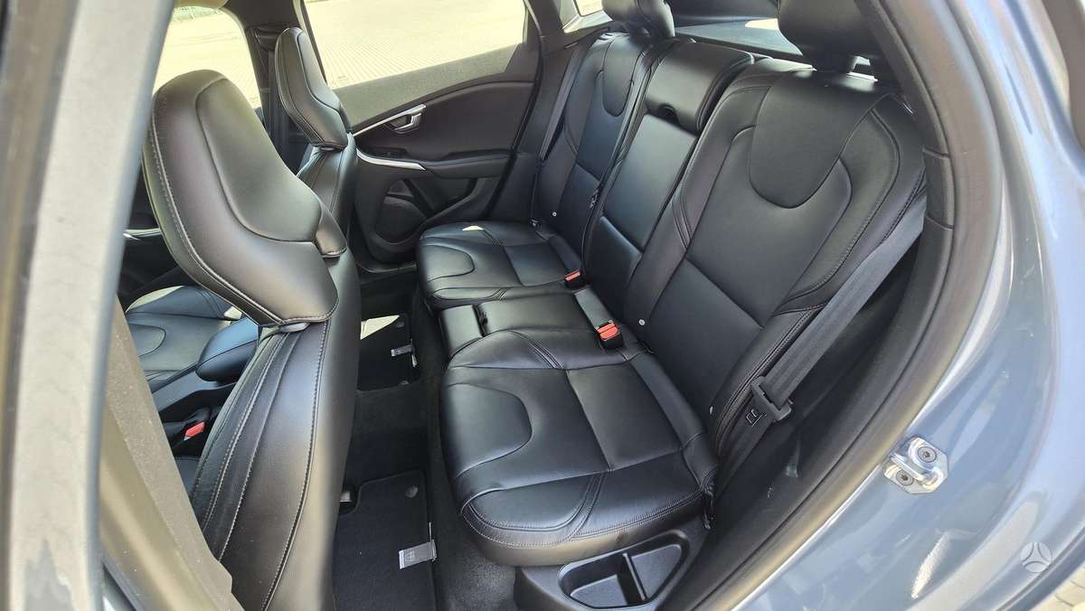 Volvo V40, 2.0 l., hatchback