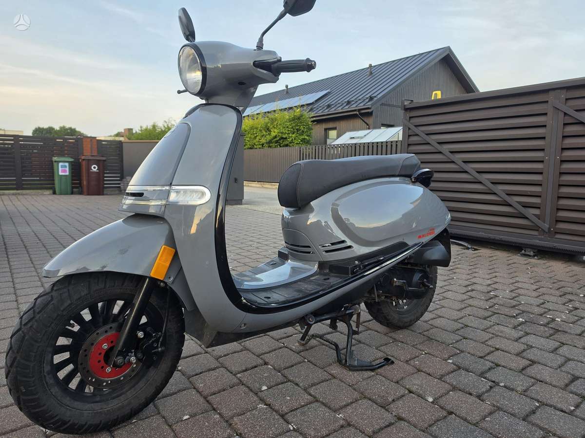 Piaggio Vespa 49cc, scooters / mopeds