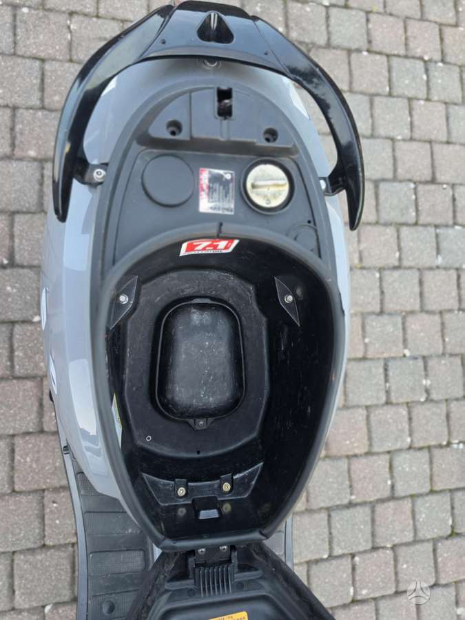 Piaggio Vespa 49cc, scooters / mopeds