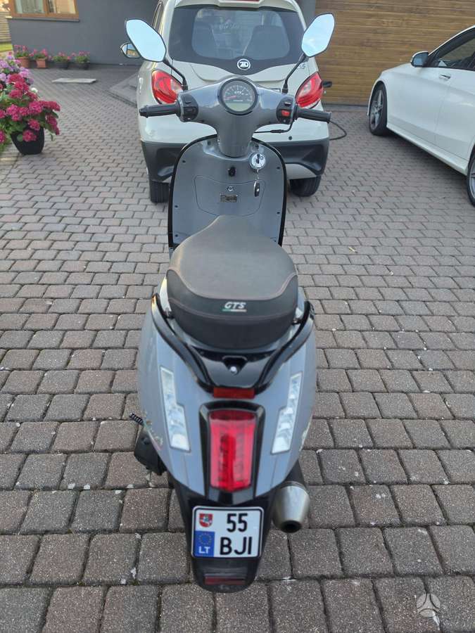 Piaggio Vespa 49cc, scooters / mopeds
