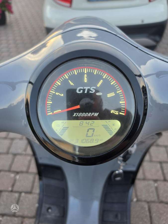 Piaggio Vespa 49cc, scooters / mopeds