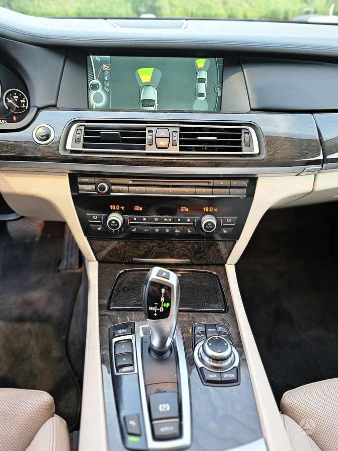 BMW 740, 3.0 l., Седан