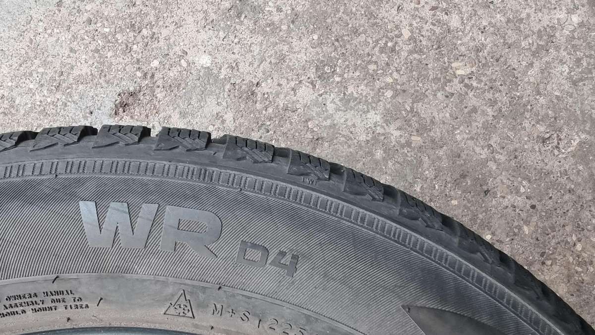 Nokian, зимние 225/55 R17