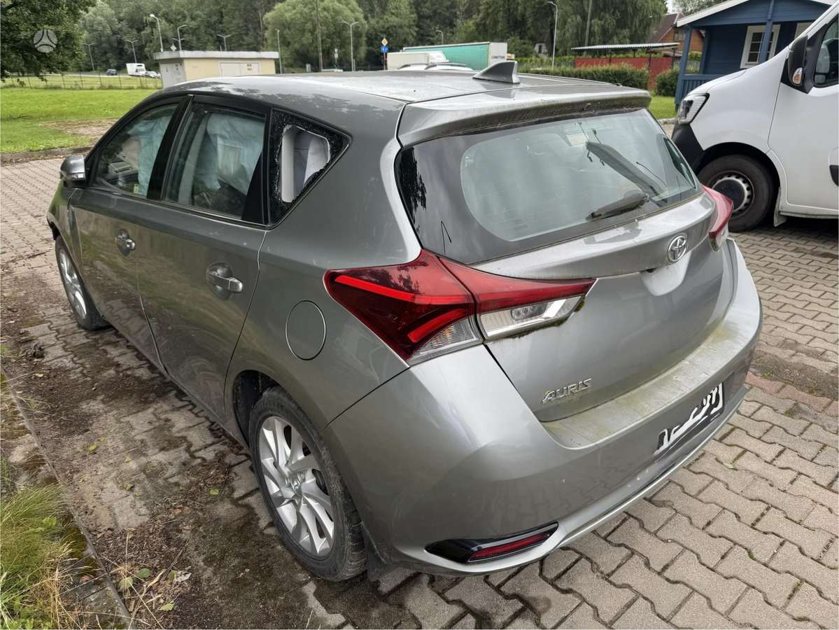 Toyota Auris dalimis