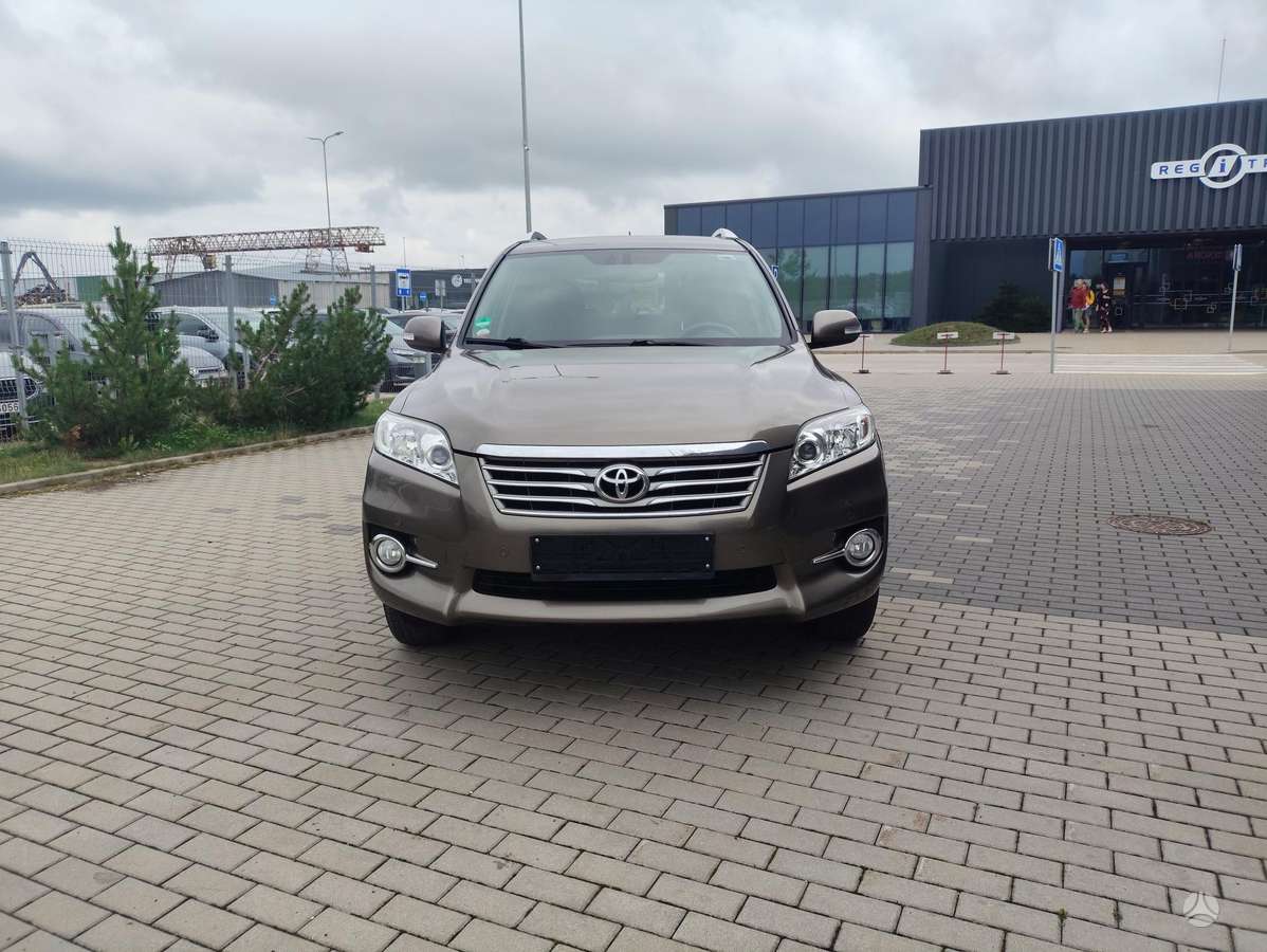 Toyota RAV4 - 1