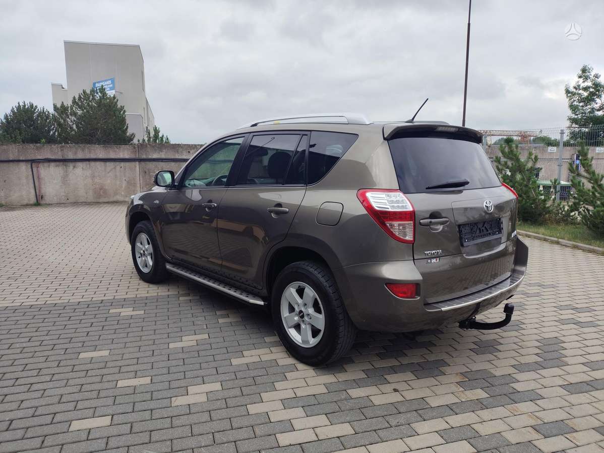 Toyota RAV4 - 6