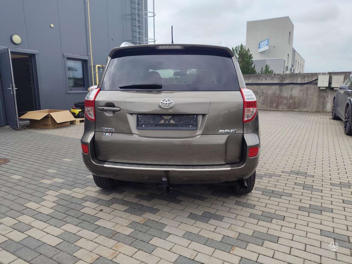 Toyota RAV4 - 8