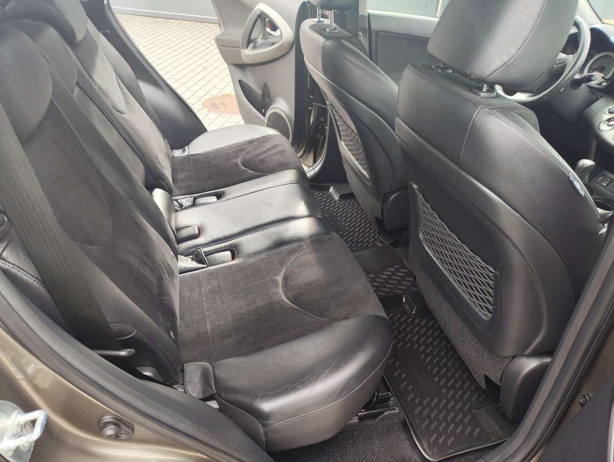 Toyota RAV4 - 12