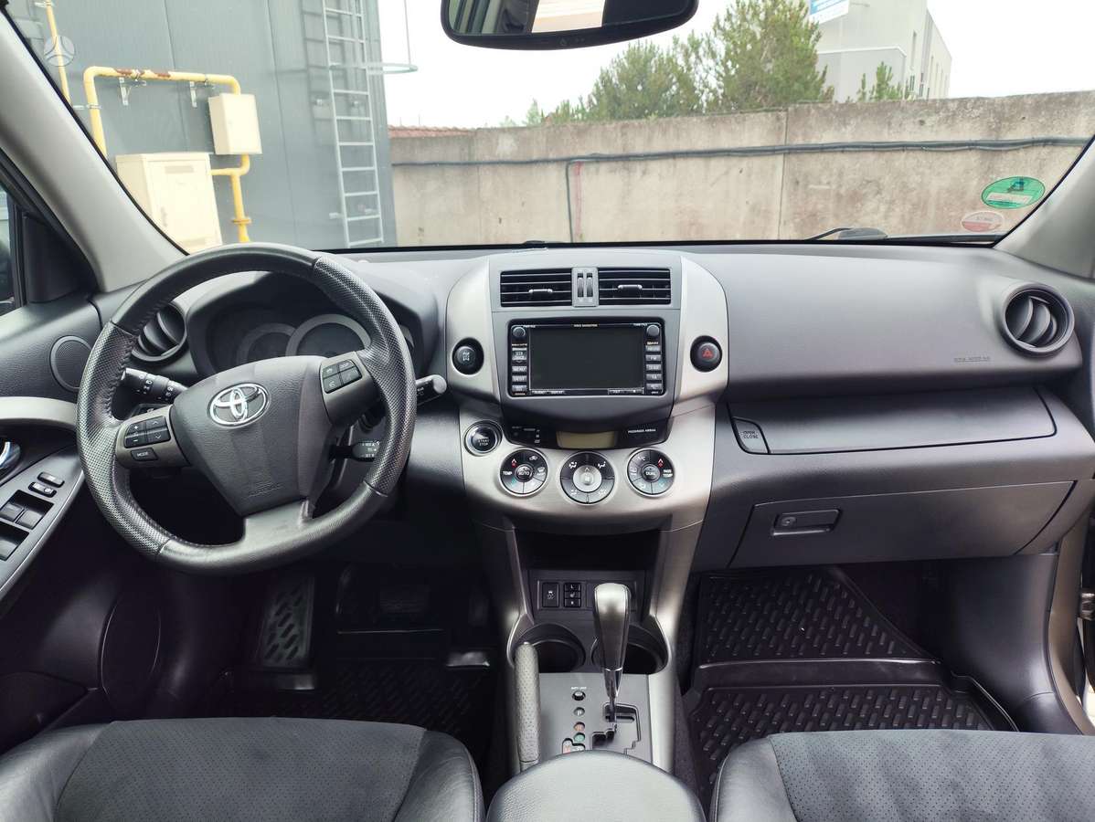 Toyota RAV4 - 9