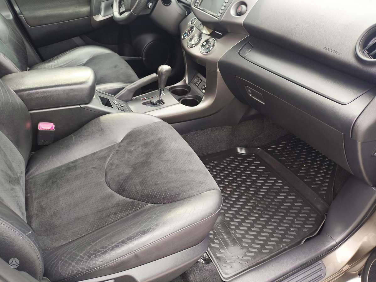 Toyota RAV4 - 11
