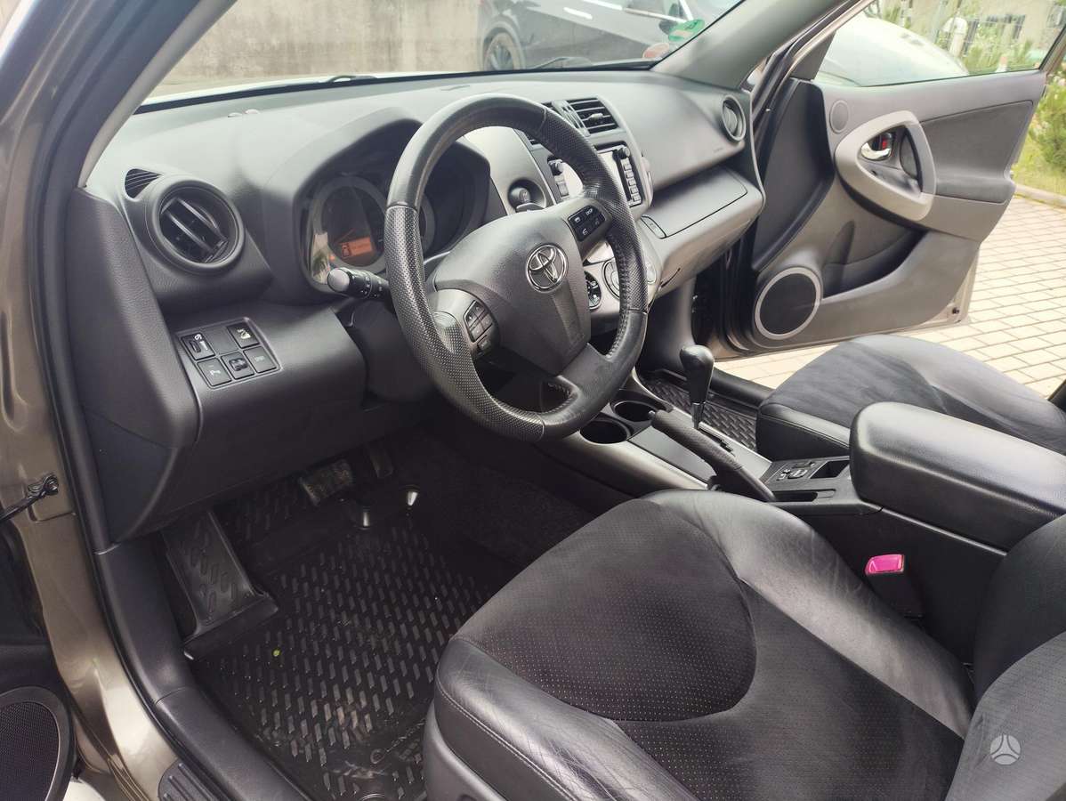 Toyota RAV4 - 10