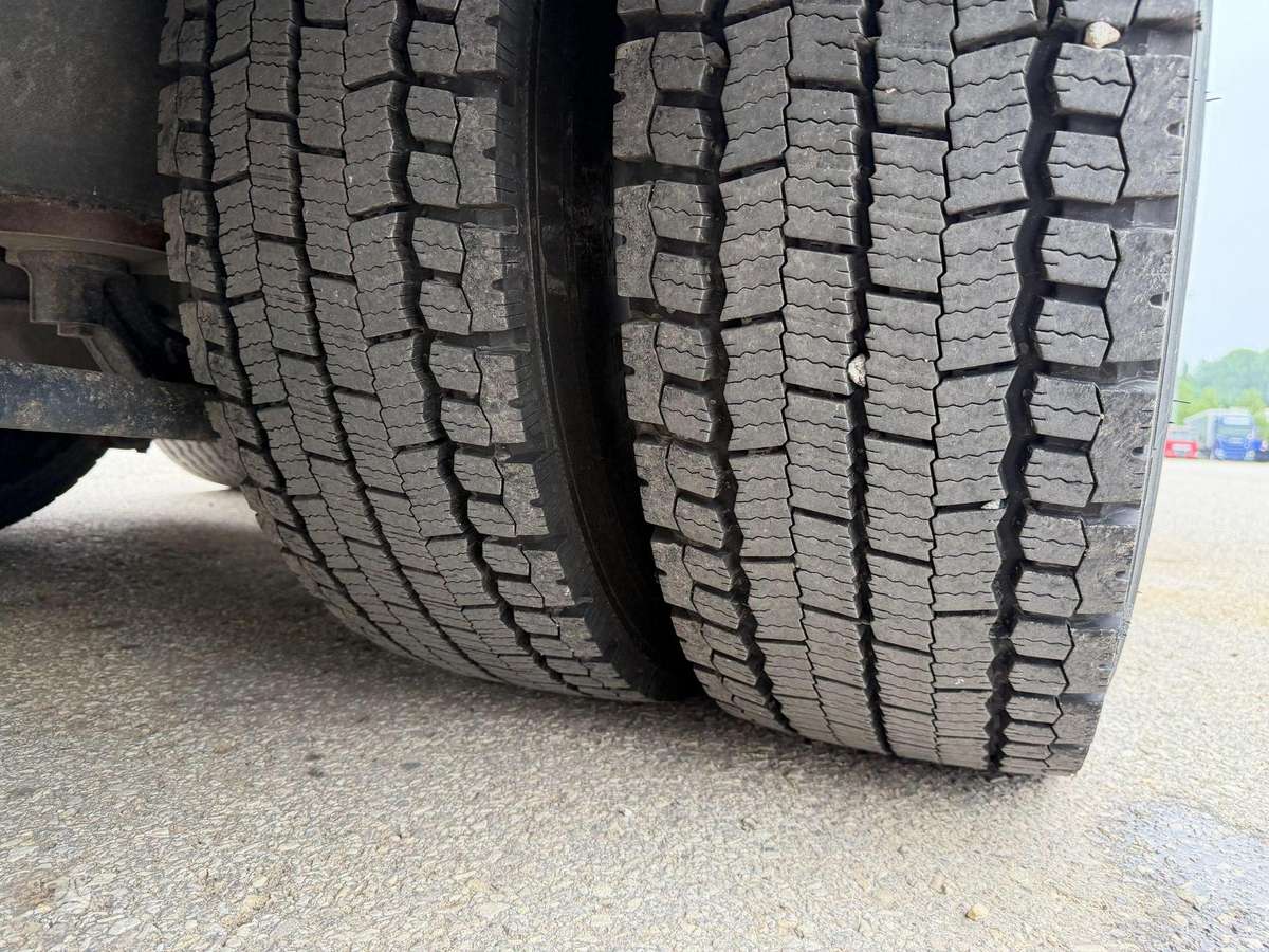 MAN TGX 26.400, kietašoniai