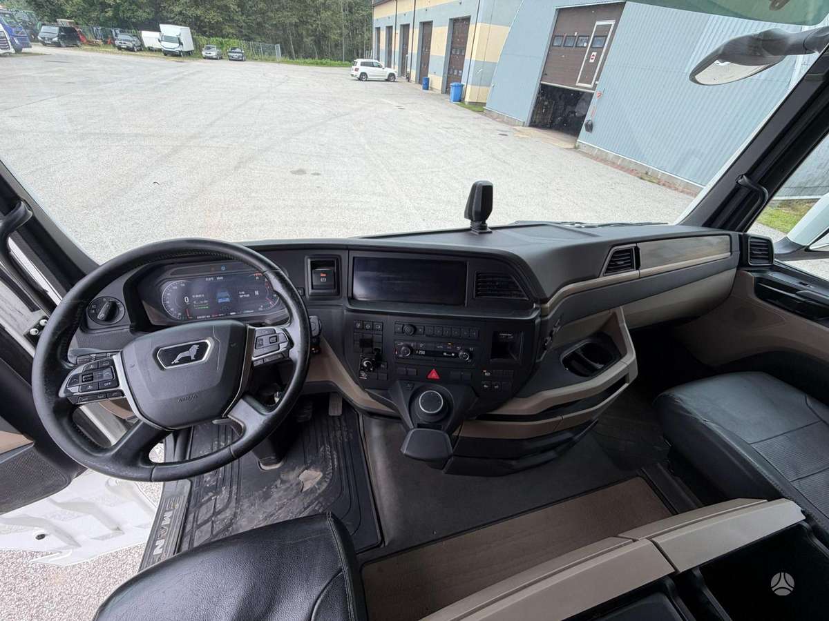 MAN TGX 26.400, kietašoniai