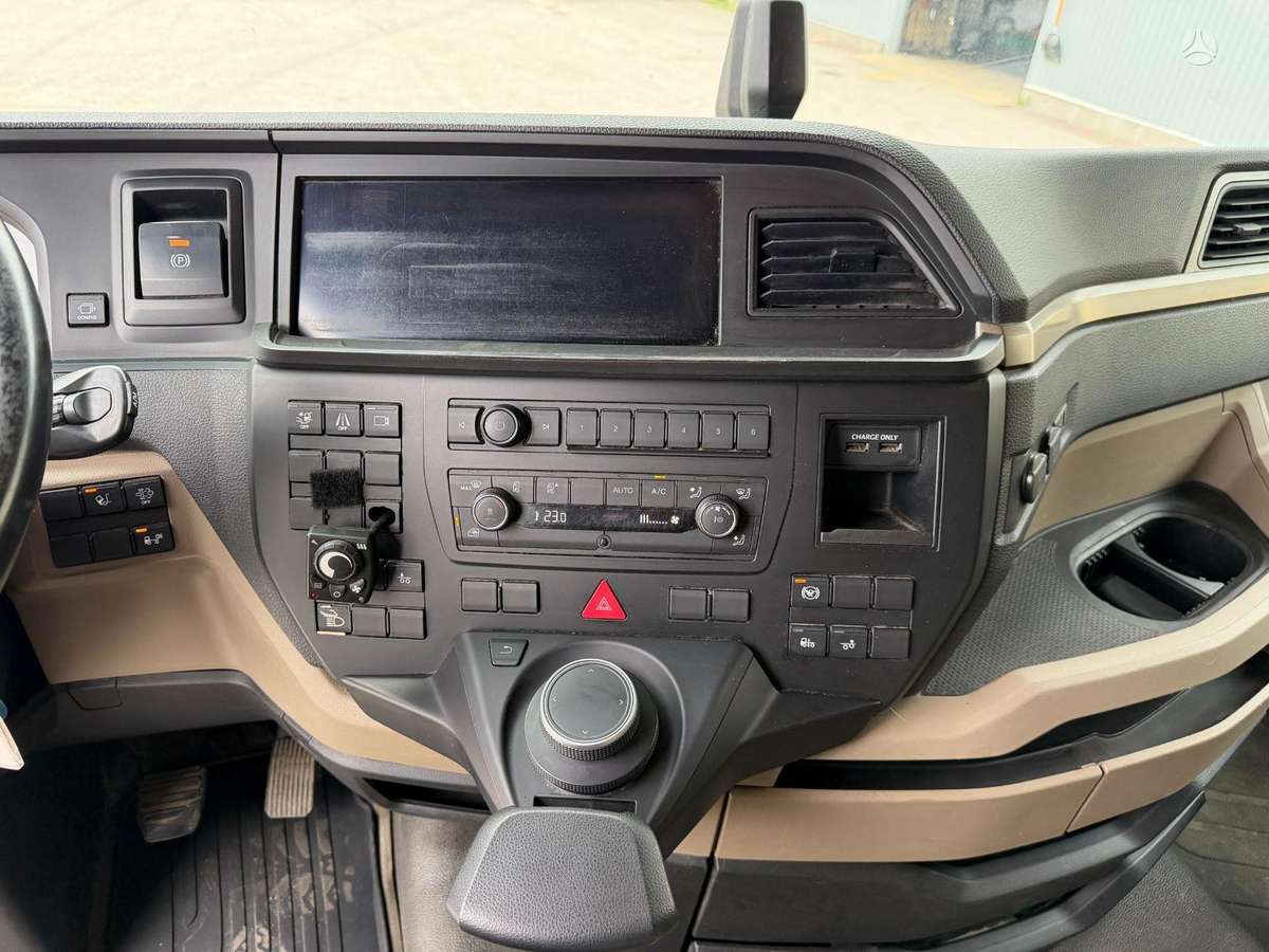 MAN TGX 26.400, kietašoniai