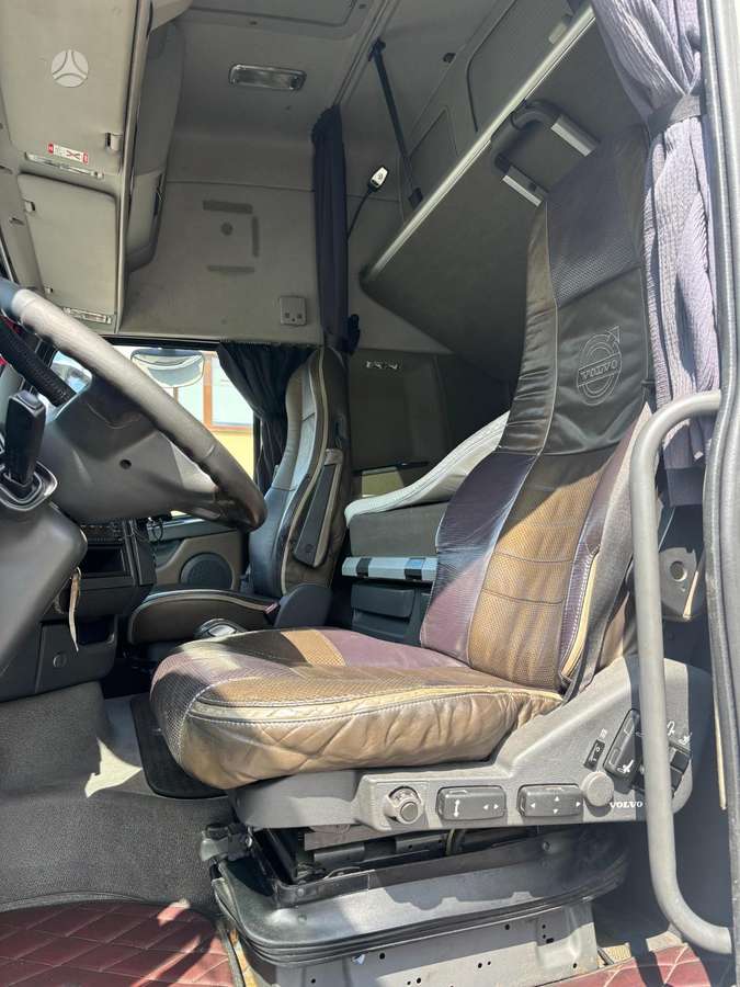 Volvo FH16 600, double sleeper