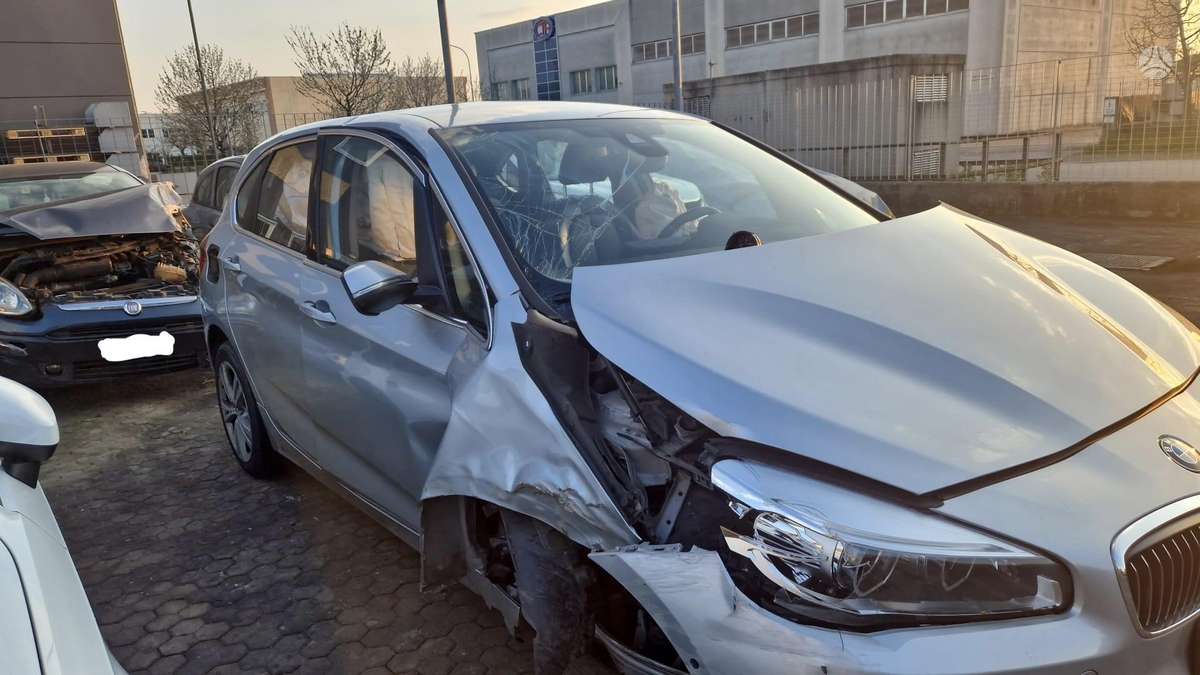 BMW 220 Visos dalys gerom kainom