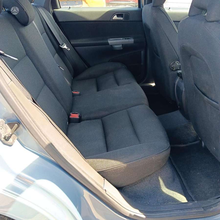 Volvo S40, Седан