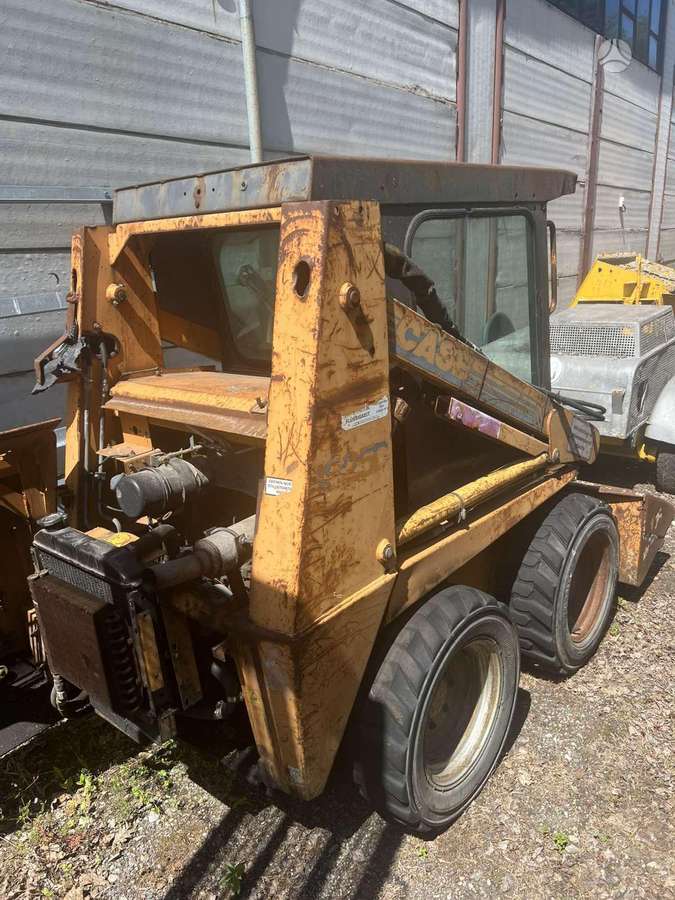 Case 1825B, excavator loader