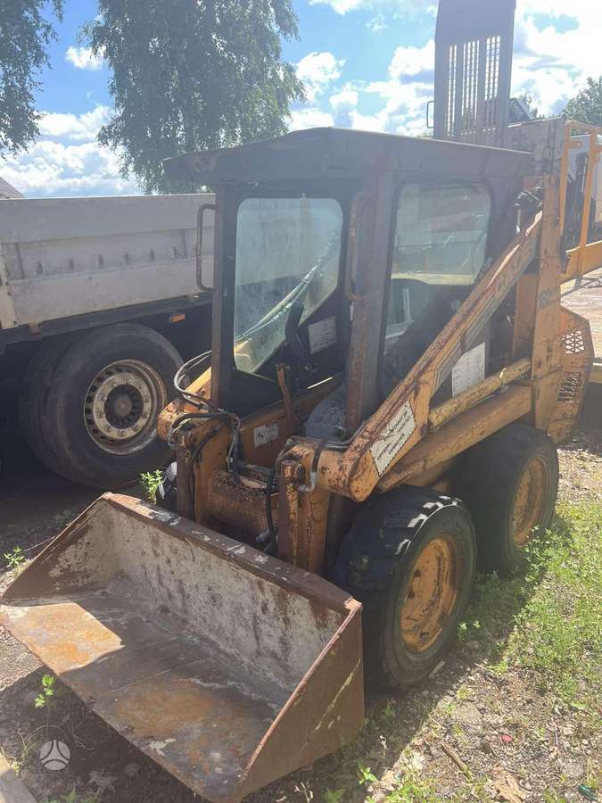 Case 1825B, excavator loader