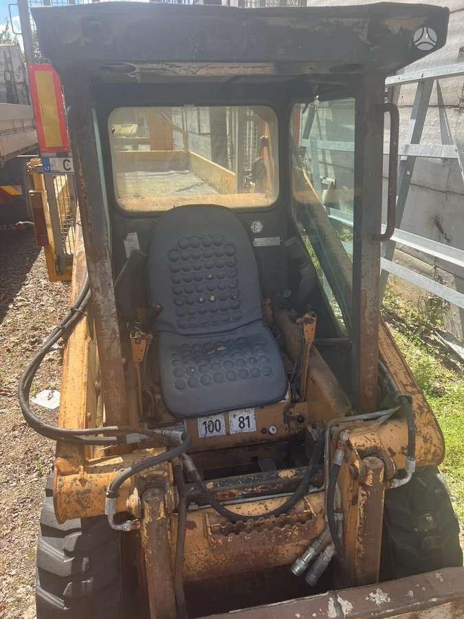 Case 1825B, excavator loader
