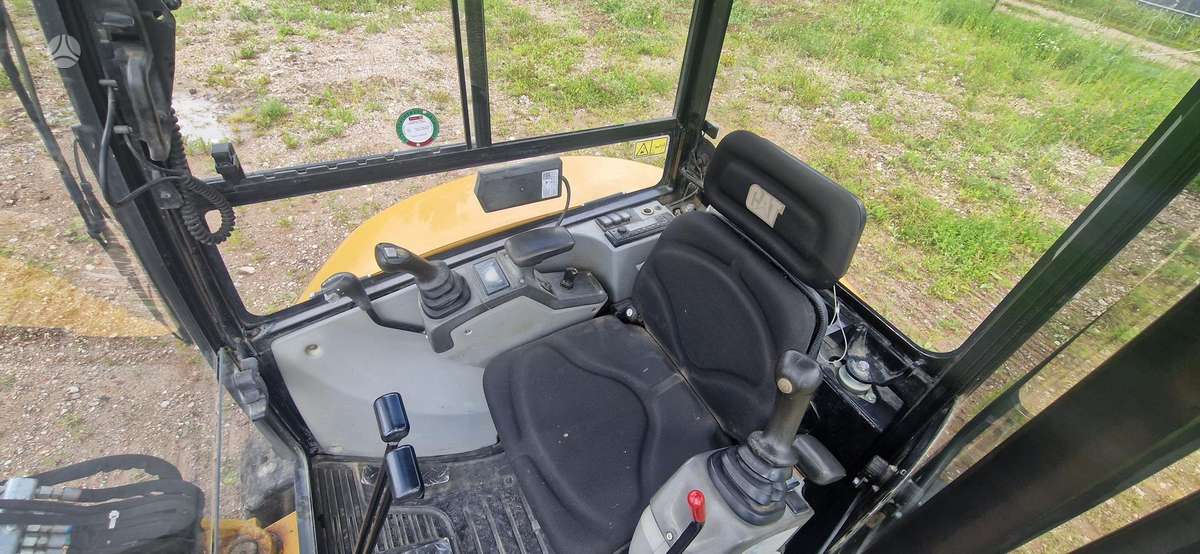 Caterpillar 302.7D CR, mini excavator