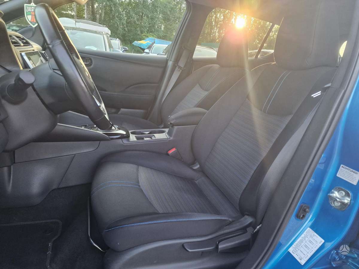 Nissan Leaf, 40 kWh, hatchback