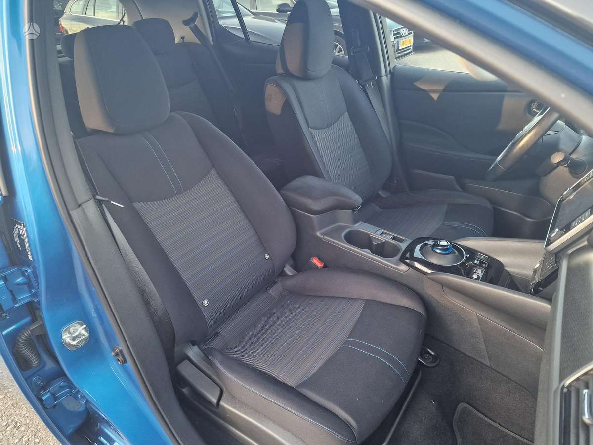Nissan Leaf, 40 kWh, hatchback