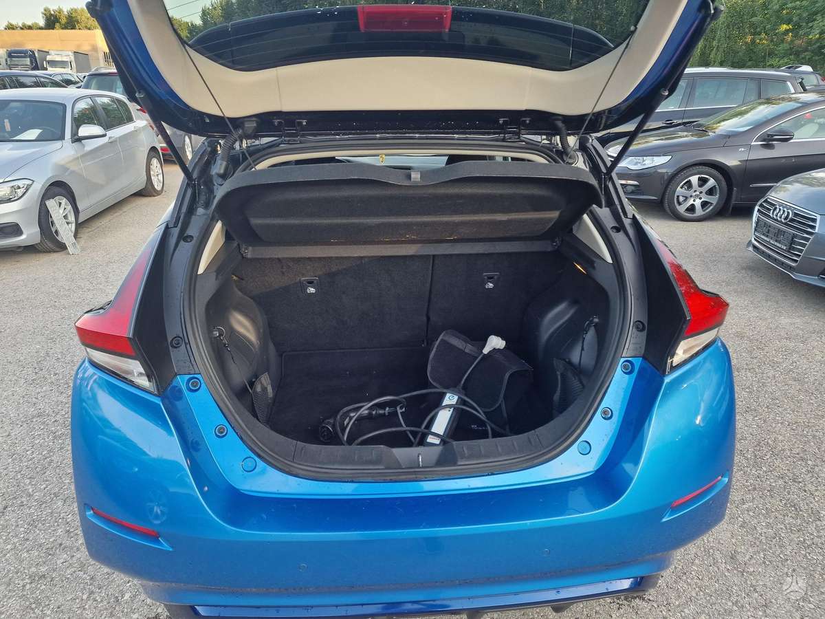 Nissan Leaf, 40 kWh, hatchback
