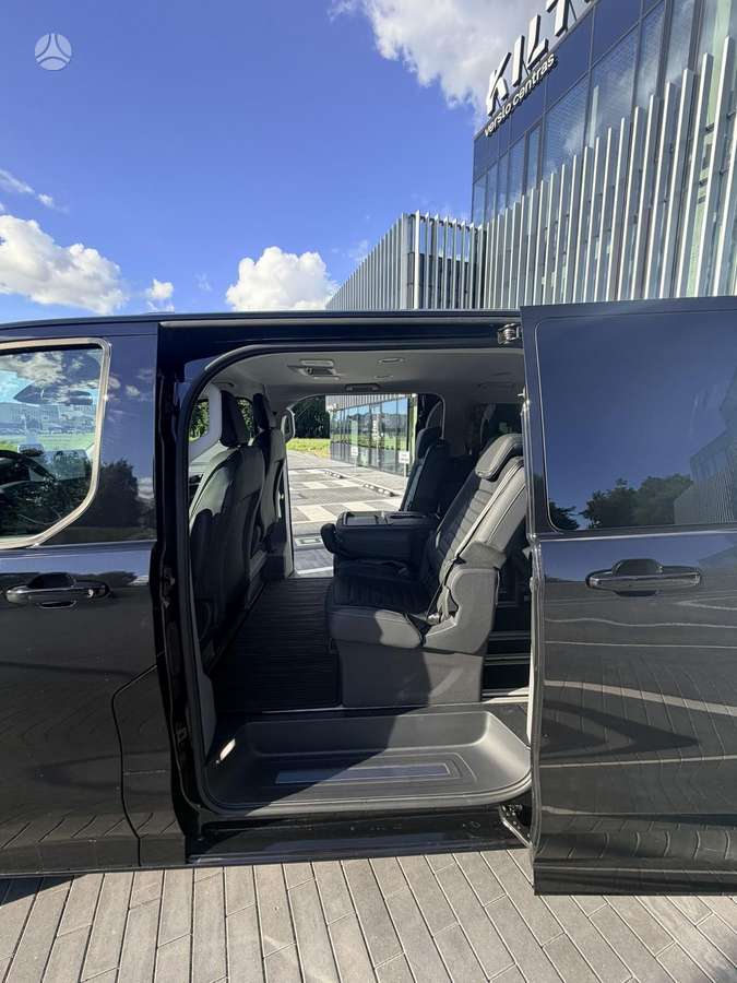 Ford Tourneo Custom, passenger minibus