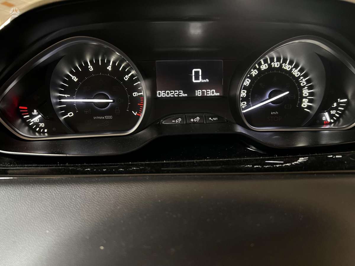 Peugeot 208 - 6