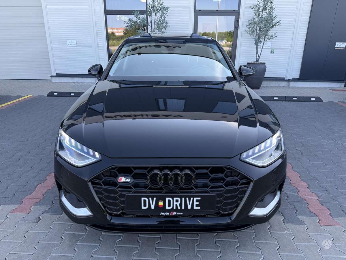 Audi A4, 2.0 l., Седан