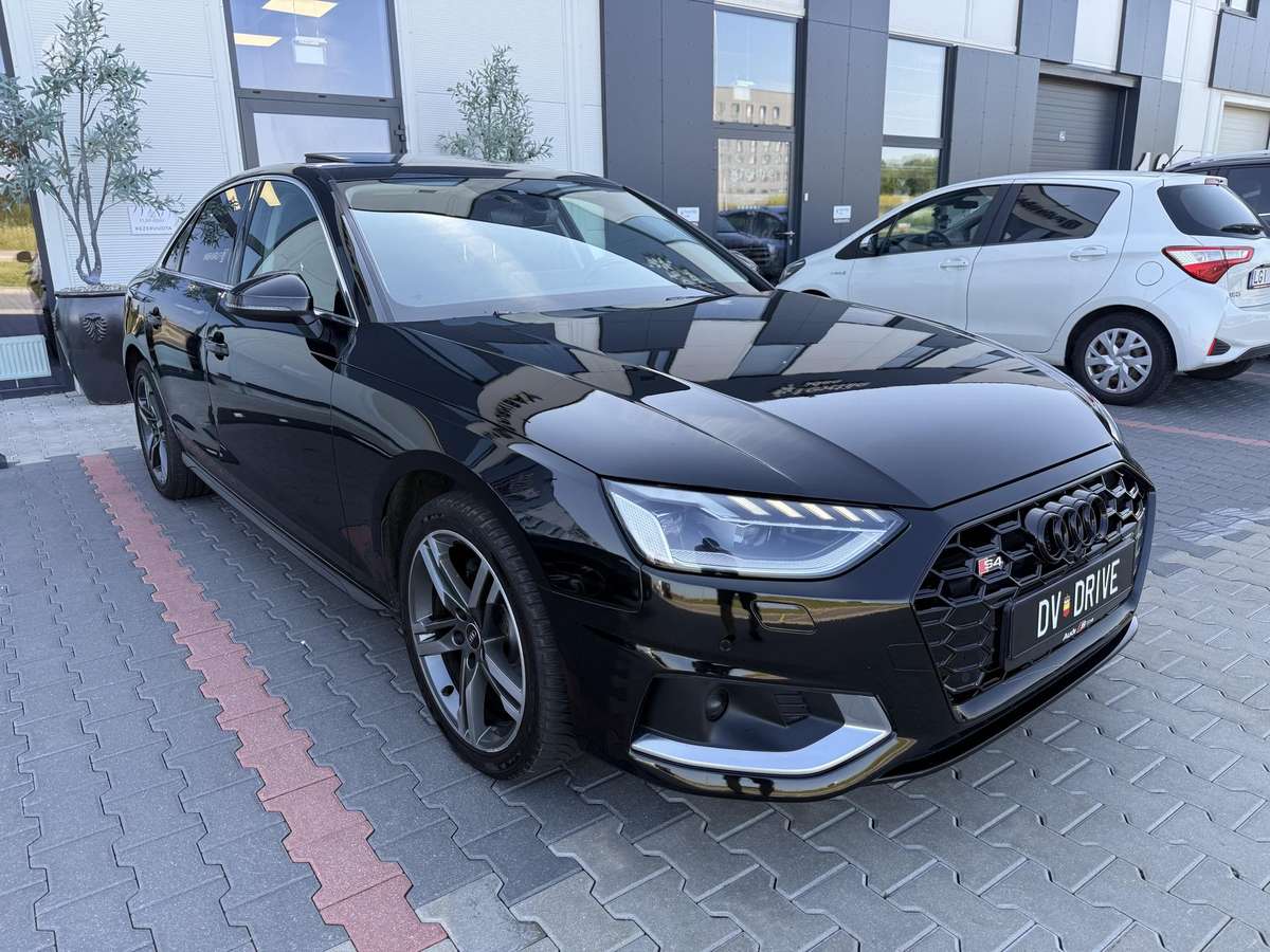 Audi A4, 2.0 l., Седан