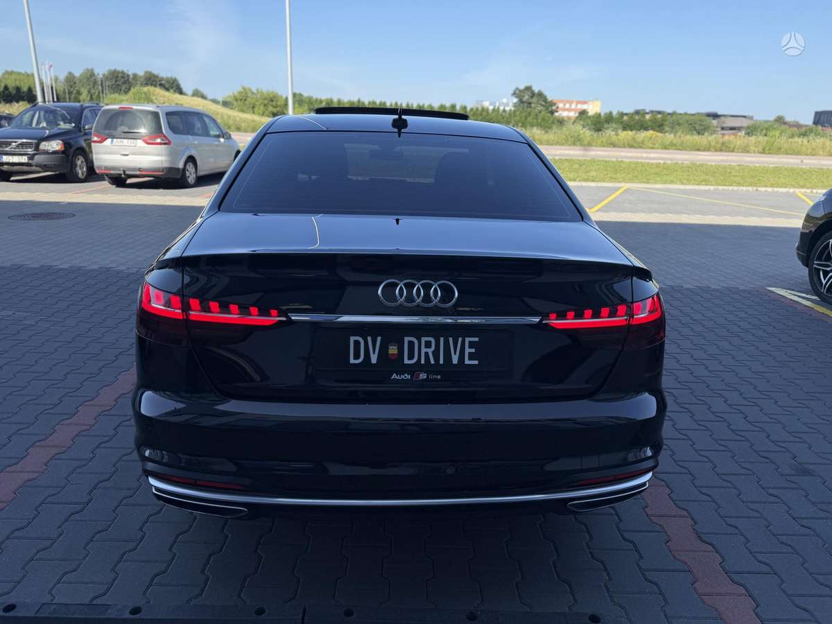 Audi A4, 2.0 l., Седан