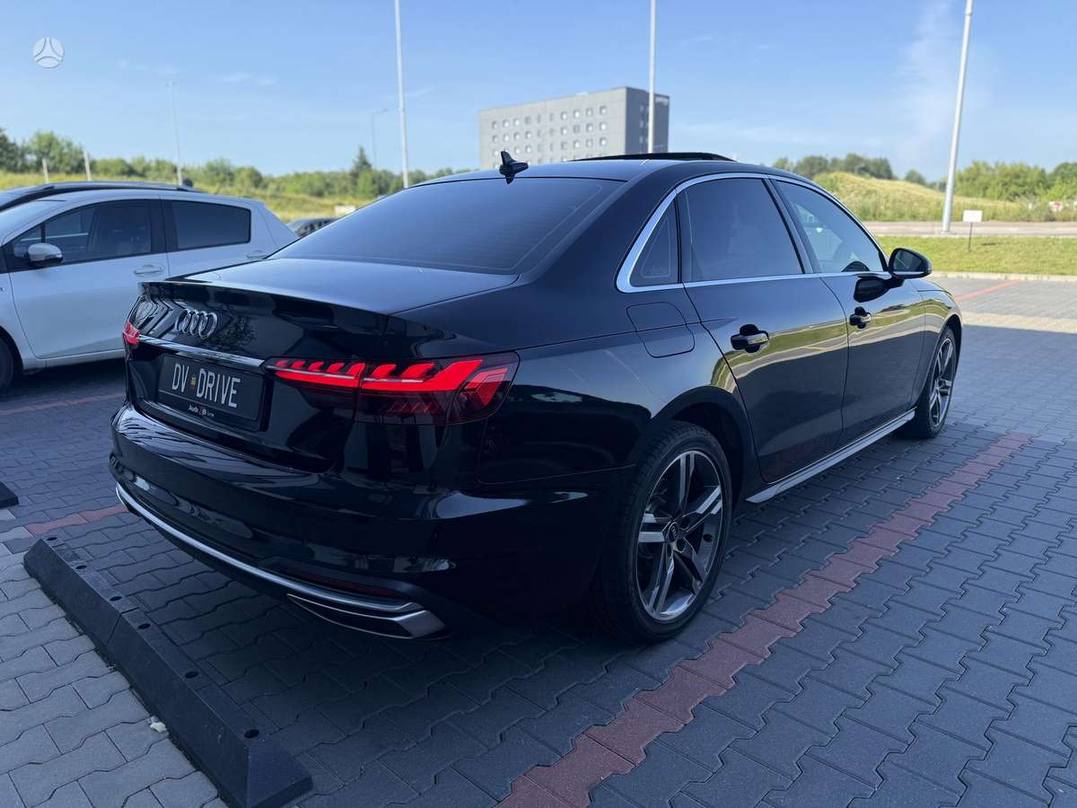 Audi A4, 2.0 l., Седан
