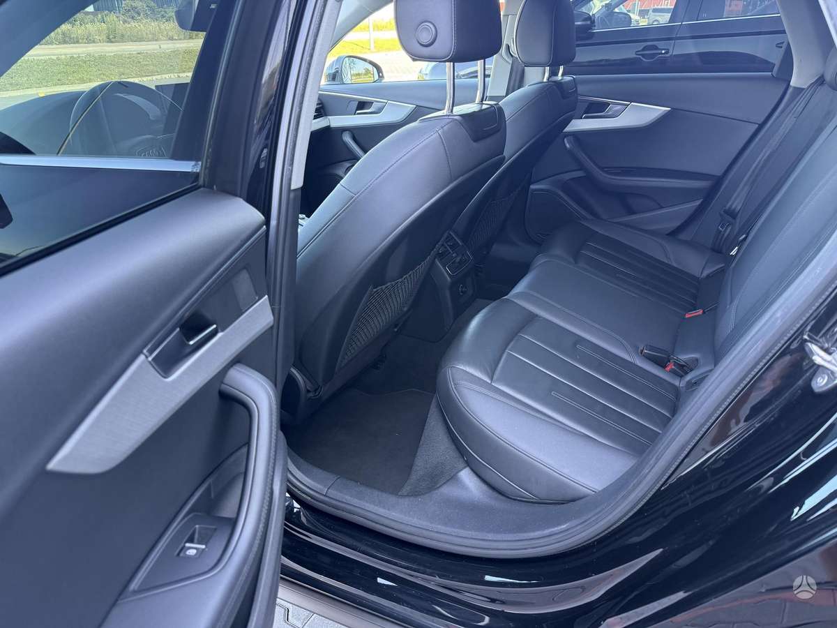 Audi A4, 2.0 l., Седан