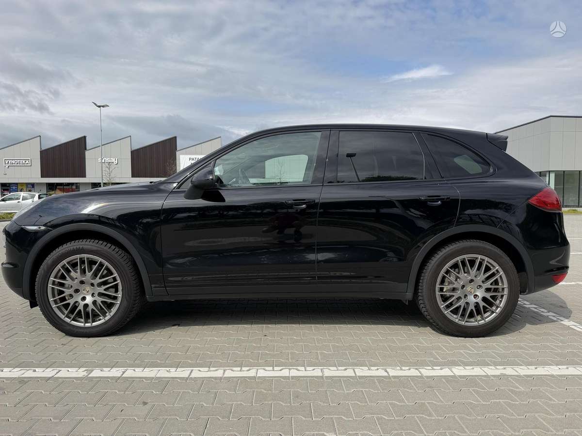 Porsche Cayenne - 1