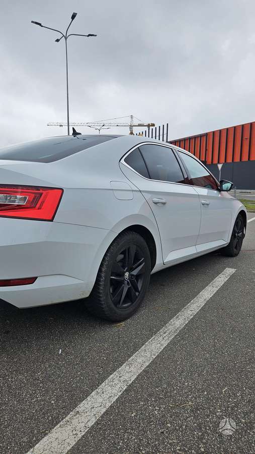 Skoda Superb, 2.0 l., Седан