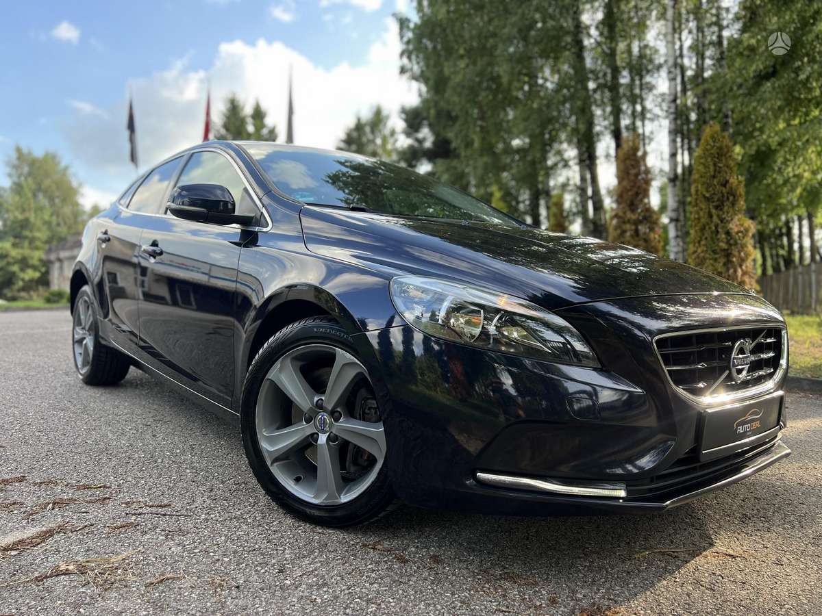 Volvo V40, 2.0 l., hatchback