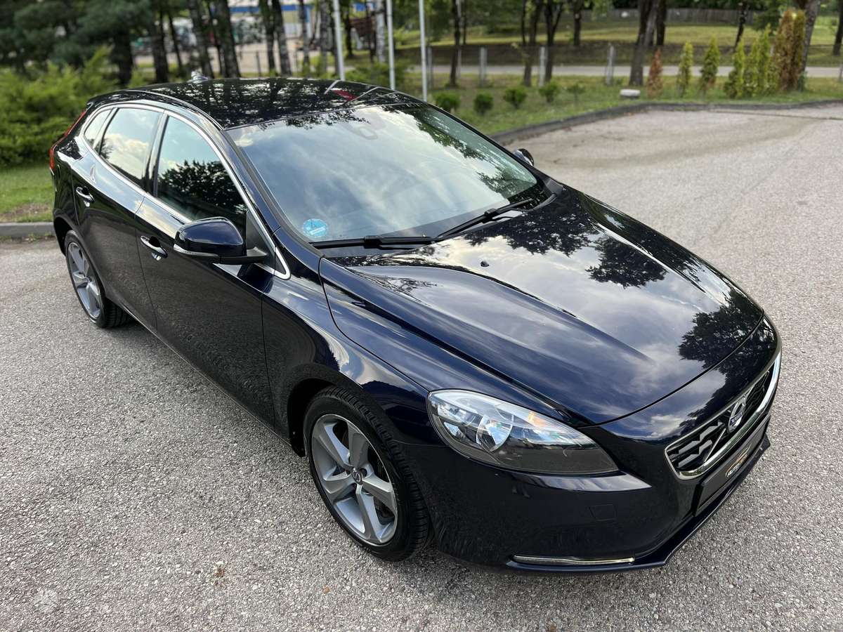 Volvo V40, 2.0 l., hatchback