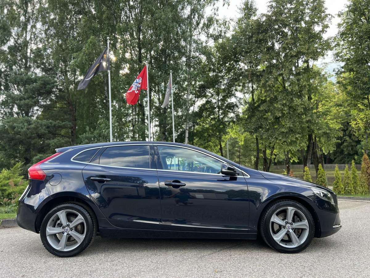 Volvo V40, 2.0 l., hatchback
