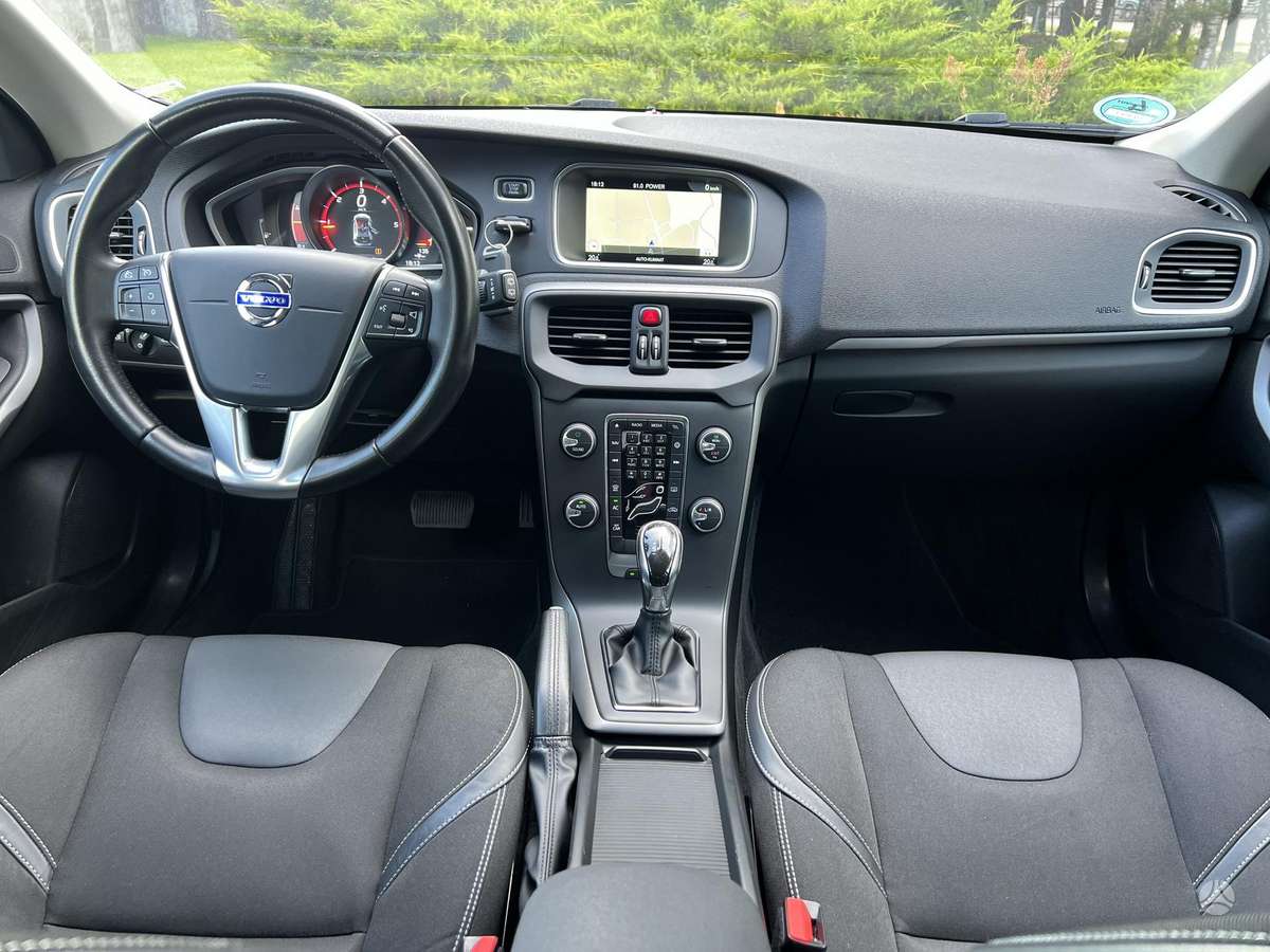 Volvo V40, 2.0 l., hatchback