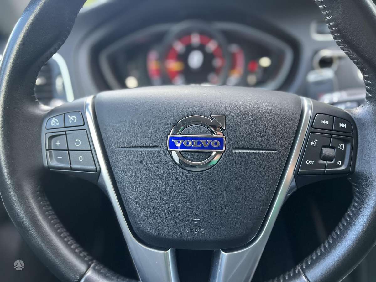 Volvo V40, 2.0 l., Хэтчбек