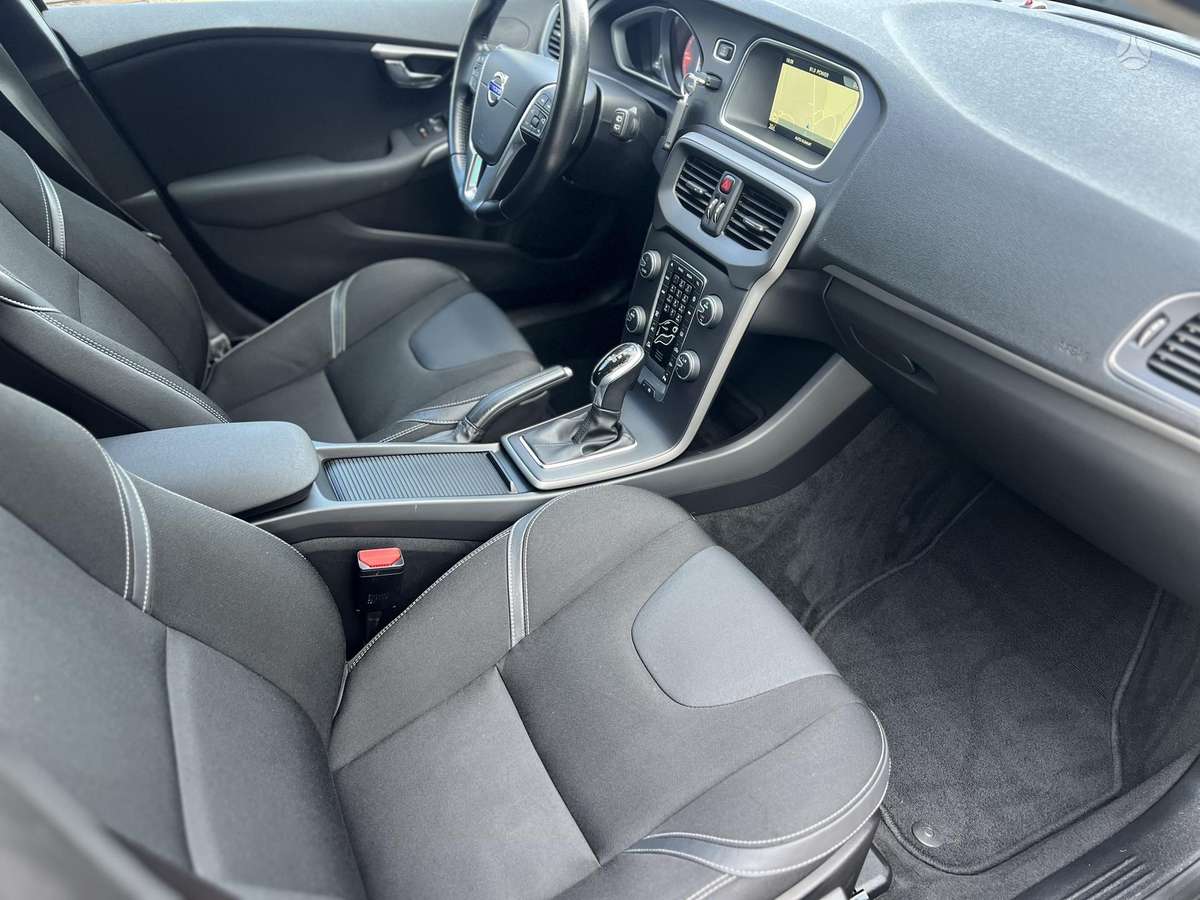 Volvo V40, 2.0 l., hatchback