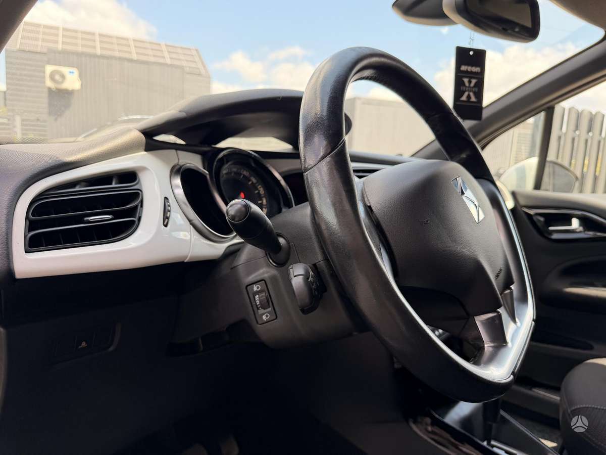 Citroen DS3, 1.6 l., Хэтчбек